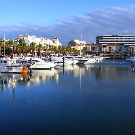 Beautiful 2-bed In Olhos De Agua Appartamento *