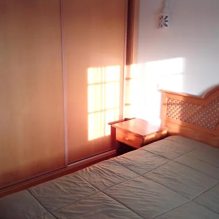 Beautiful 2-bed In Olhos De Agua Appartamento