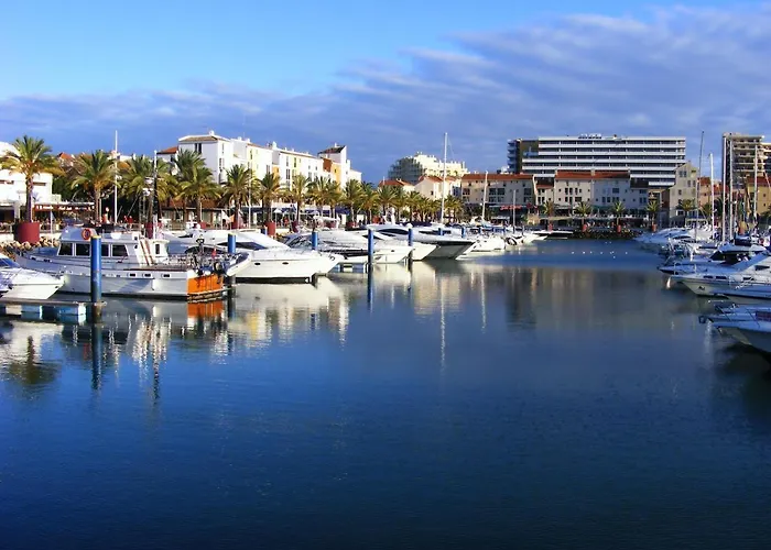 Beautiful 2-bed In Olhos De Agua Appartamento *