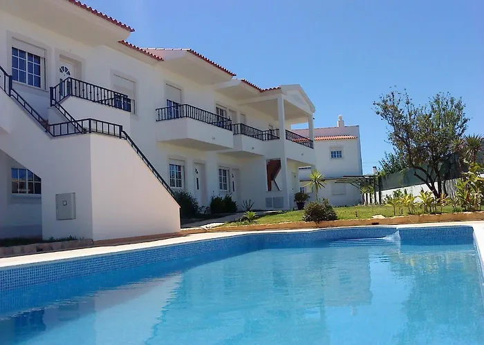 Beautiful 2-bed In Olhos De Agua Appartamento